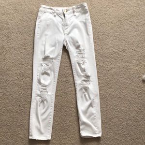 American eagle size 0 white ripped jeans